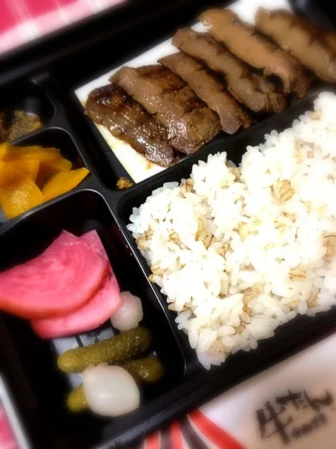 Snapdishの料理写真:厚切り牛たんステーキ弁当★牛たん かねざき 大丸東京店|sanfanさん