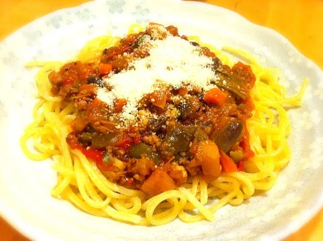 もちもち生パスタ🍝我が家の夏野菜たっぷりミートソース|すずらんさん