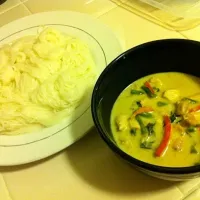 Snapdishの料理写真:green curry with kanomjeen noodles|iceさん