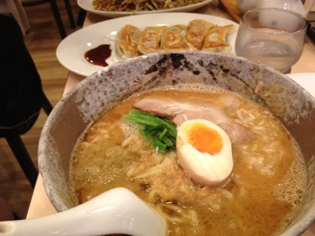 担々麺 ギョーザ|ひろろーんさん