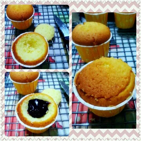 vanilla cupcake with cherry jam|genさん