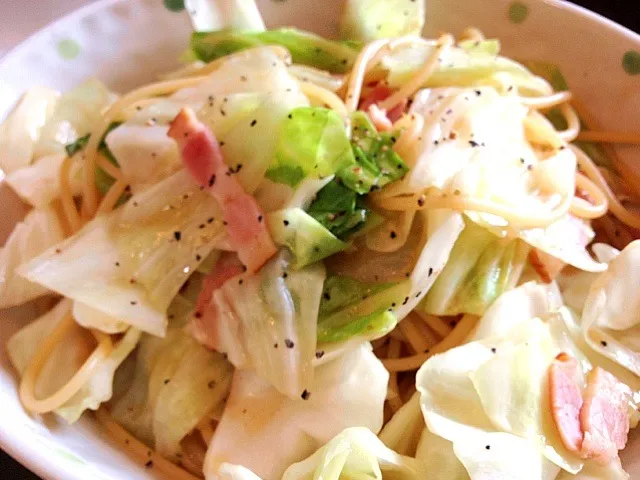 キャベツとベーコンのバター醤油パスタ|そとづけさん