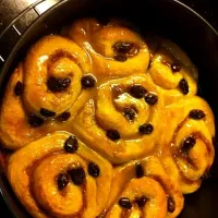 Snapdishの料理写真:cinnamon raisin rolls drenched in fresh cinnamon frosting|noriaさん