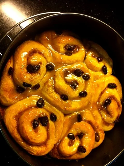 cinnamon raisin rolls drenched in fresh cinnamon frosting|noriaさん