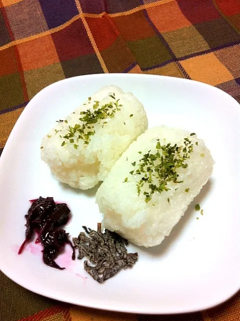 おにぎり Rice balls with A pickled plum,salty kelp|yoshiee mizutaniさん