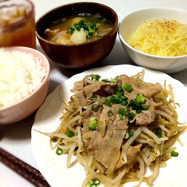 もやしと豚の生姜炒め・そうめん瓜の酢の物・豚汁|kie3さん