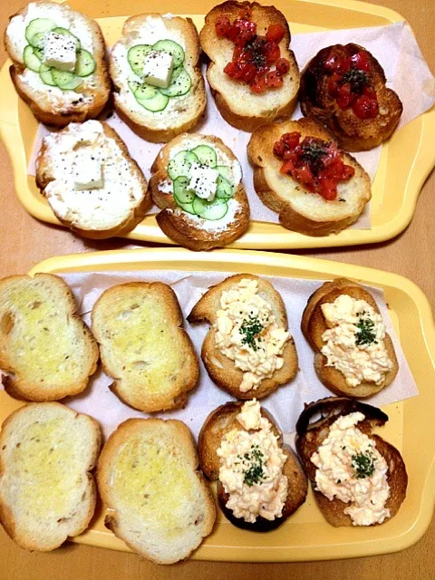 バケット4種🌟クリームチーズ＆胡瓜・ブルスケッタ・タルタル卵・ガーリックトースト|chyawaさん