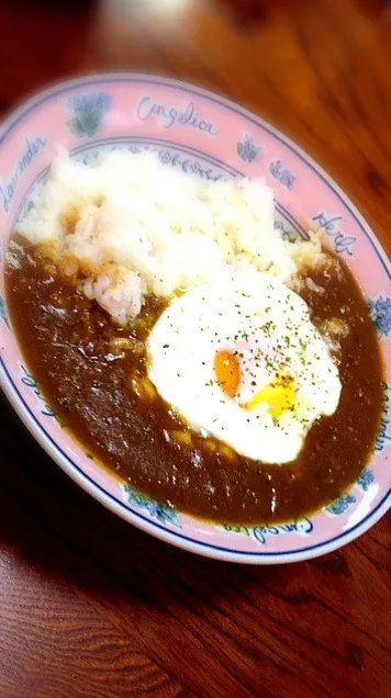 Snapdishの料理写真:甘口目玉カレー|ロロ雑巾さん