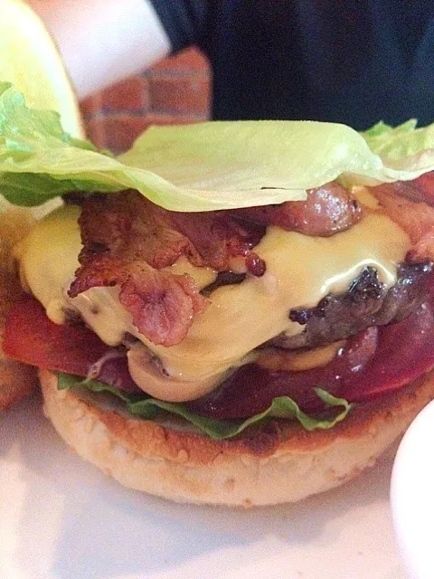 Bacon Mushroom Cheese Burger|Queenさん