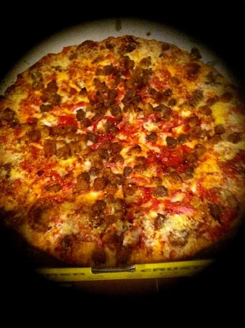 Hungry Howie's Meat Lovers Pizza|Abby Macalinoさん