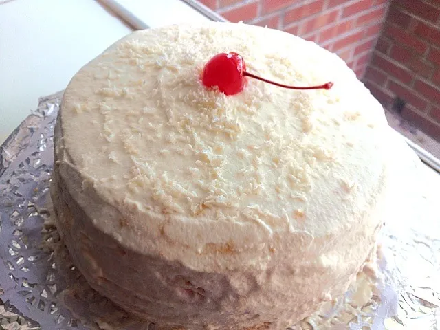 Snapdishの料理写真:honey chiffon cake, raspberries, coconut, whipped cream|Bridgetさん