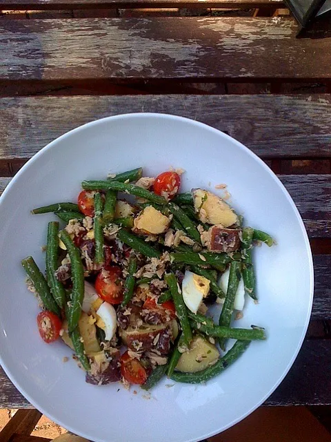 Nicoise salad with local potatoes, green beans + cherry tomatoes #eatlocaloh|xuedan wangさん