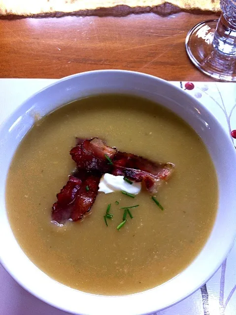 Leek & Potato Soup with Creme Fraiche & Crispy Proscuitto|Amanda Gardnerさん