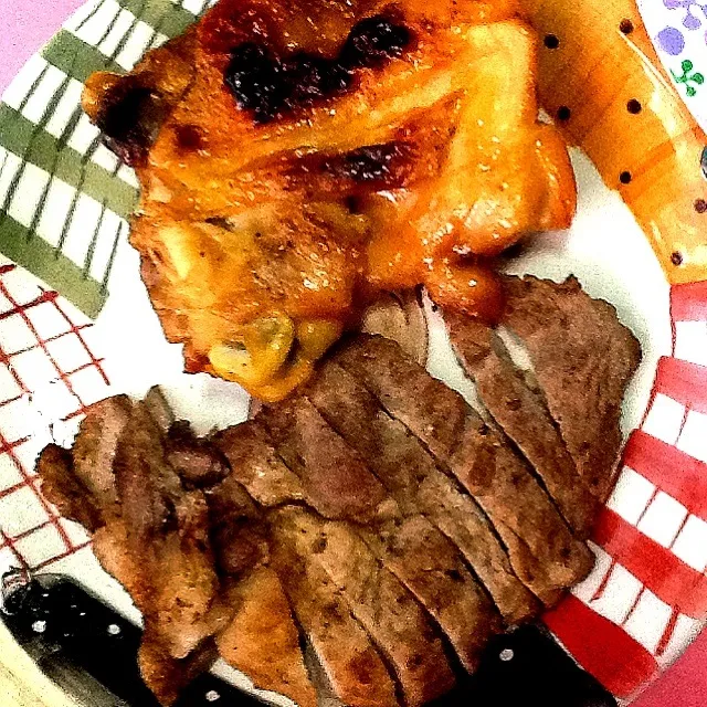 Mom's Grilled Pork and Grilled Karmin Chicken|Little Tomatoさん