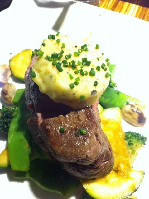 tender sitloin with vegetables|Diepak Kisoensinghさん