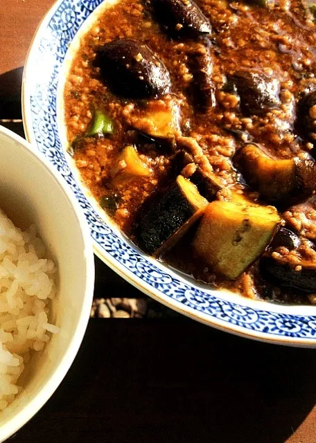 昨日のお昼ごはん：麻婆茄子、白ごはん。我が家のネギと青トウガラシ、ご近所さんからいただいた茄子を使って(*´∀`*)お米は伊賀米。|piyokoさん