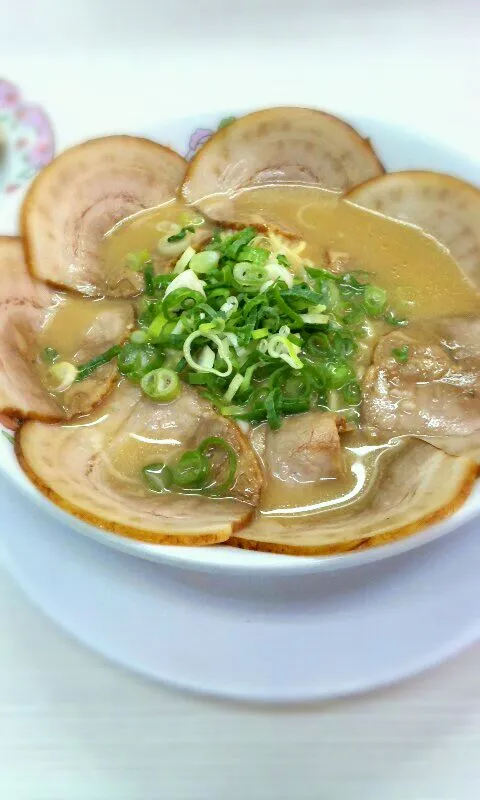 お昼ご飯はラーメン(^○^)やっぱり中華は最高だわ(^-^ゞ|とんとんさん