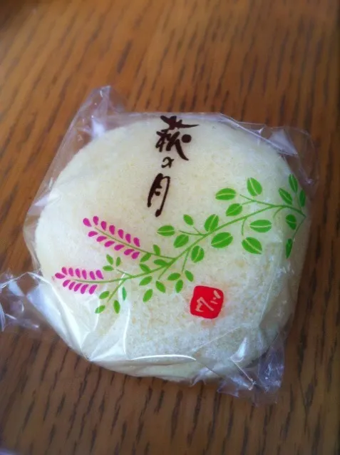 お土産でいただいた萩の月。始めて食べたけどクリーミーで美味しかった|土屋幸治さん