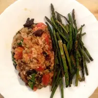 paella with grilled asparagus|Tim Gorichanazさん