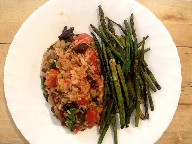 paella with grilled asparagus|Tim Gorichanazさん