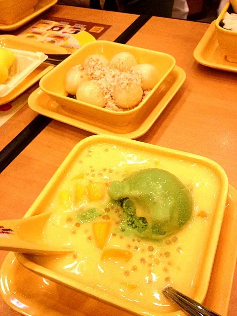 Mango Pomelo & Sago Sweet Soup with Ice-cream|mmさん