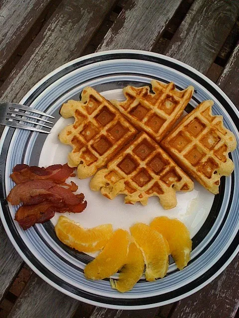 Cornmeal + ricotta waffles and @bluescreekfarms bacon #eatlocaloh|xuedan wangさん