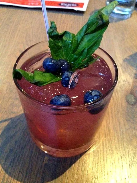 blueberry basil cocktail at sprig|lanchi bombalierさん