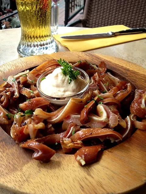 smoked pig ears at gintarus|lanchi bombalierさん