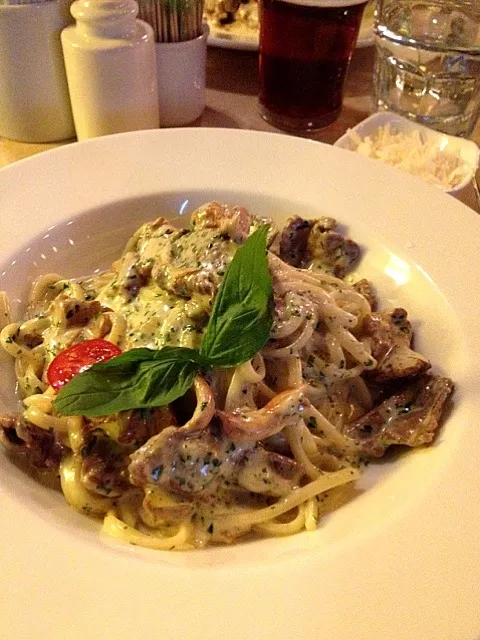 pasta with beef and chanterelles at dom beat|lanchi bombalierさん