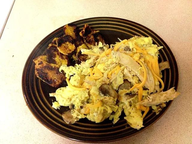 plantains and eggs with chicken and mushrooms|Maelynさん