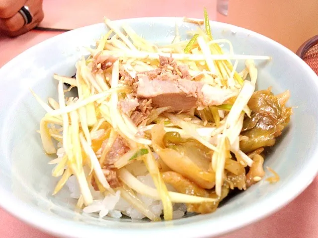 ネギ丼とかいざんラーメンセットで950円|puniさん