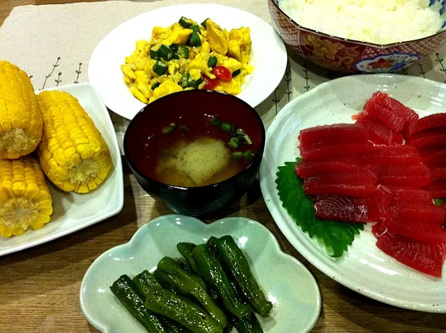 Snapdishの料理写真:マグロ酢飯ご飯・とうきび・オクラ卵炒め|まーままさん