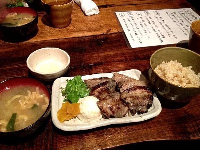 塩麹桃豚 厚切り三枚肉の炙り定食|ともあきさん