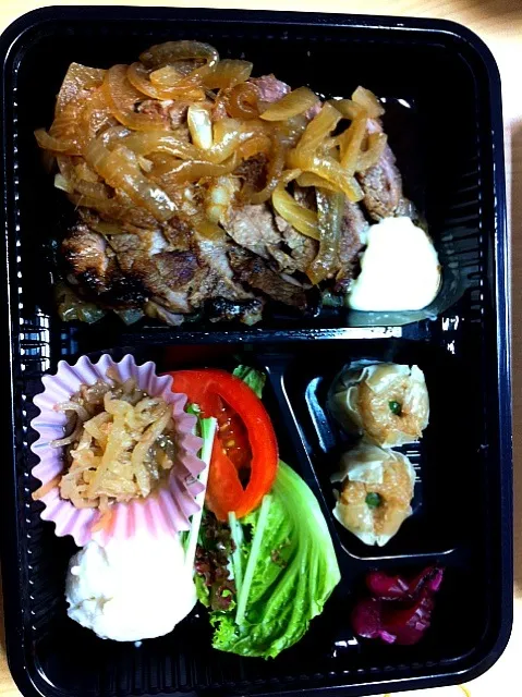 Snapdishの料理写真:生姜焼き弁当（しゃぶしゃぶ屋）|makioさん