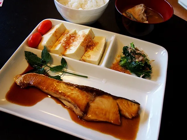 ぶりの照り焼きランチ あら汁付き|かりんさん