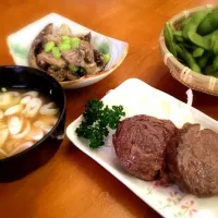 Snapdishの料理写真:ステーキ、オニオンスライス、ナスと枝豆のゴマドレ和え、納豆汁|さゆりさん