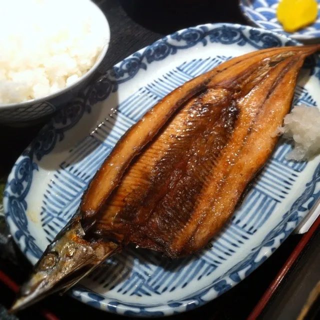 Snapdishの料理写真:120903 魚々家@神田小川町 さんま 850円|ogu_oguさん