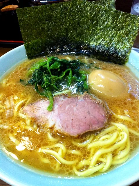 Snapdishの料理写真:家系ラーメン|tomoさん