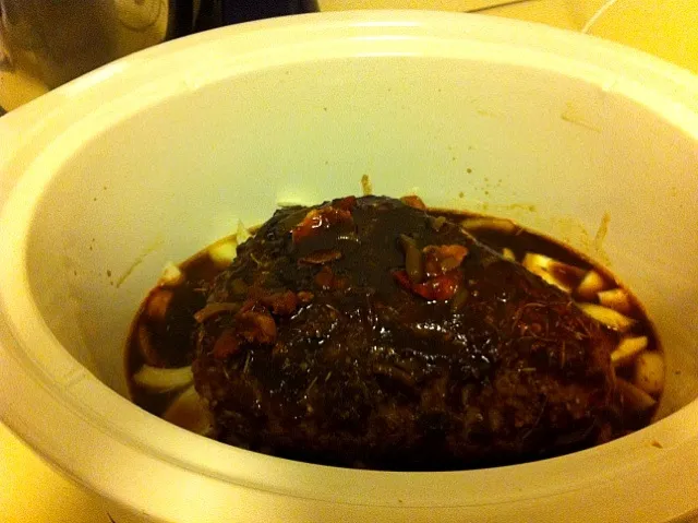 Balsamic roast in the crockpot. 8 hrs to go! doh!|Dee Parkerさん