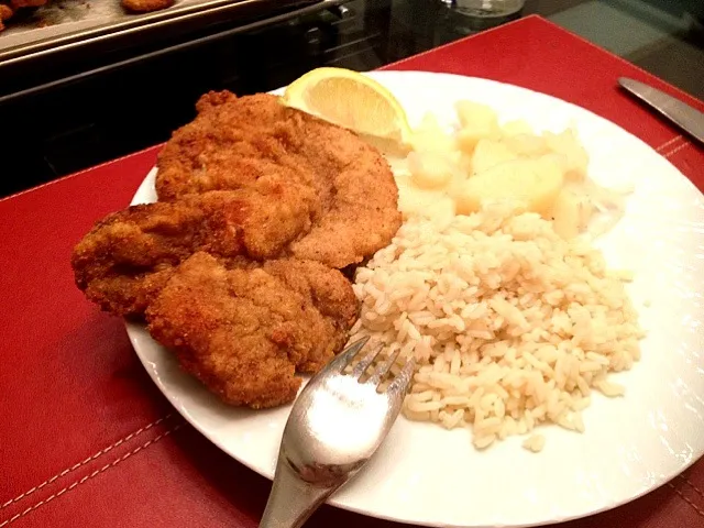 Snapdishの料理写真:Wiener Schnitzel with Rice and Potato Salad|Dave von Deschwandenさん