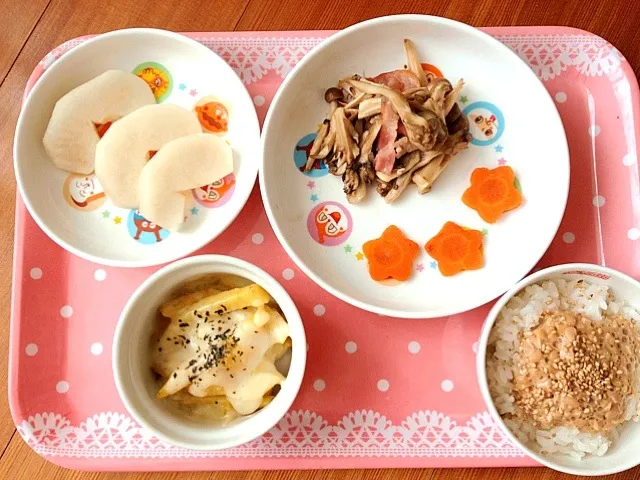 ＊納豆ゴマごはん＊ベーコンと茸の塩麹ソテー＊カレーポテトのチーズ焼き＊梨|溜池さん