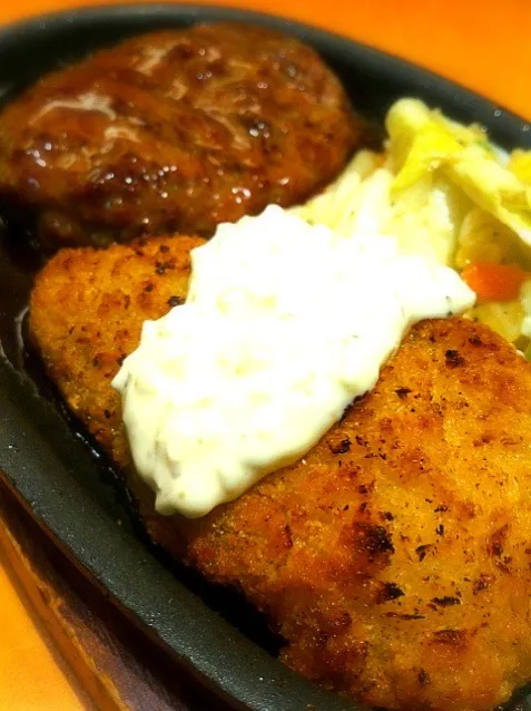 日替わりランチ、今日は3番。照り焼きハンバーグ＆白身魚のタルタルソース。|liccaさん