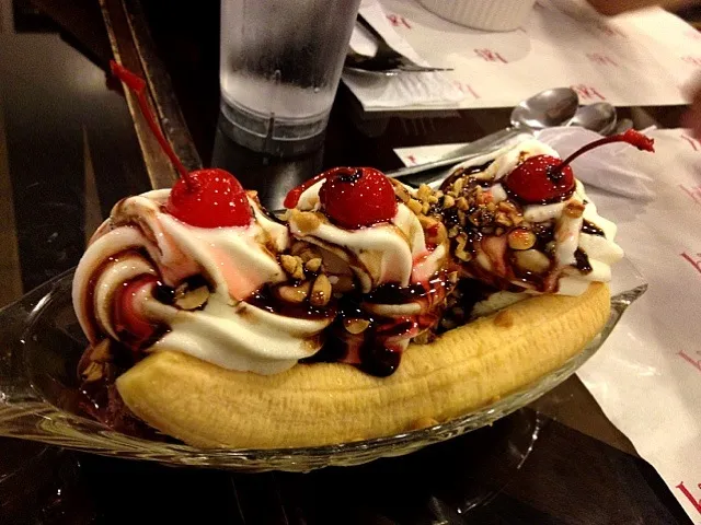 Snapdishの料理写真:Banana Split|Crystal Ramosさん