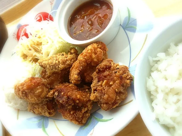 Snapdishの料理写真:本日のランチ。唐揚げ定食(480円)|JTKさん