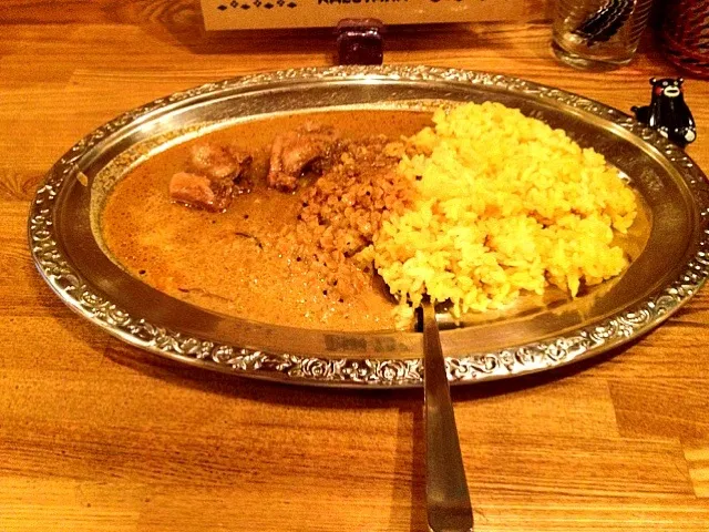 日替わりカリー。本日はレンズ豆のカリーとチキンカリーのHALF&HALF|大阪カレー部長さん