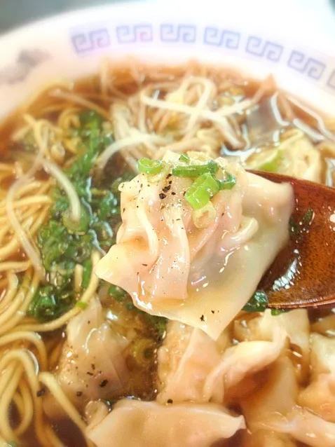 今日のまかない ワンタン麺🍜|かっぴーさん