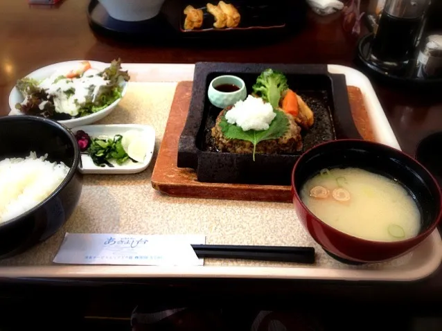 土曜お昼ごはん  ごぼうハンバーグ|mikochieさん