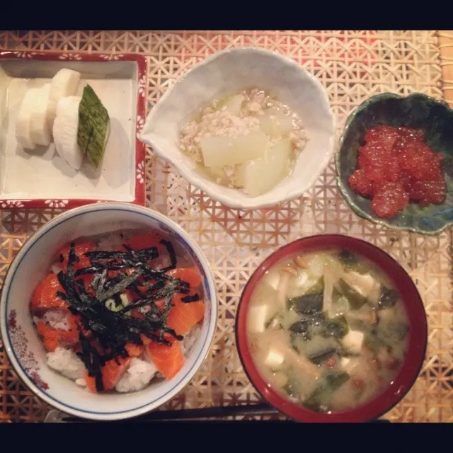 サーモン丼・冬瓜と鶏そぼろ煮|yoshiyuki satakeさん