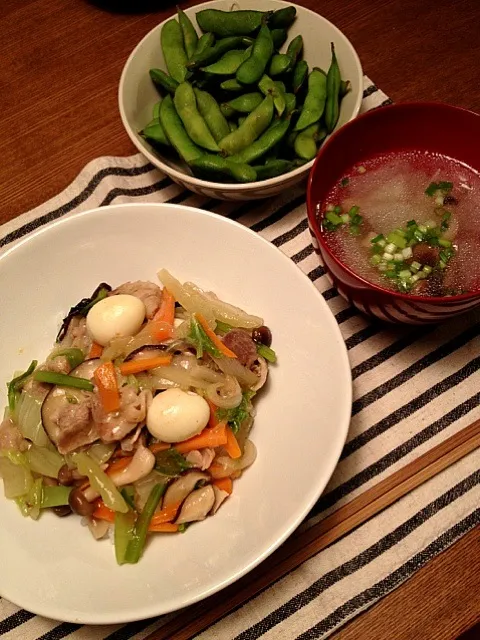 Snapdishの料理写真:中華丼、枝豆、大根とキノコのスープ♡|hanakohaさん