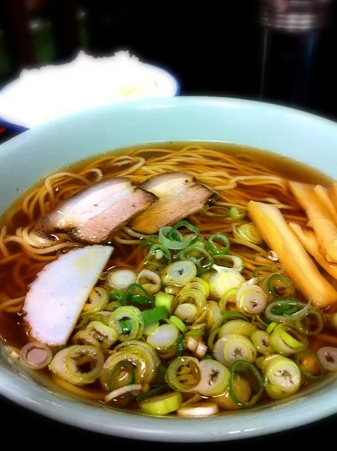 ラーメンライス。子どもの頃、プールの売店で買ってもらったラーメンを思い出す。|liccaさん